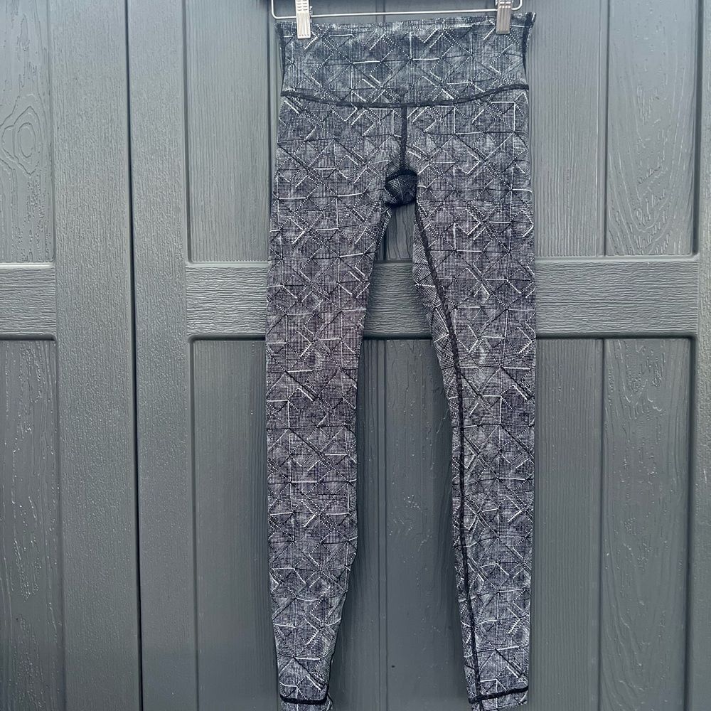 Lululemon Wunder Under Hi-Rise 7/8 Tight Formation Alpine White Black Size 4
